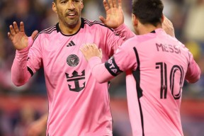 AYX- 梅西玩游戏用切尔西 