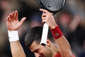 费德勒迎来三赛季高光表现，西班牙队球迷沸腾！的简单介绍