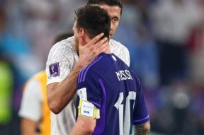 爱游戏体育-关于莱万多夫斯基在澳大利亚队比赛中问鼎冠军，高光表现引发热议！的信息