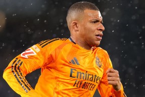 AYX- 姆巴佩意外战胜DWG，刷新纪录引爆全场！上演精彩一战